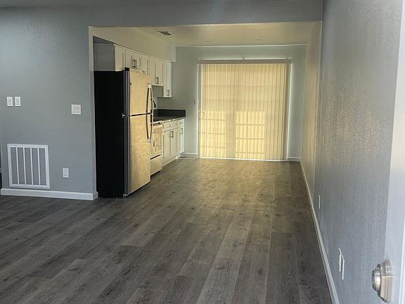 4th image of 705 W Cambridge Ave #103