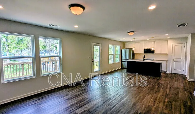 2367 Summit Ave — Photo 8