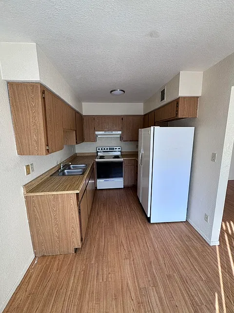 2 bed, $900 — Photo 3