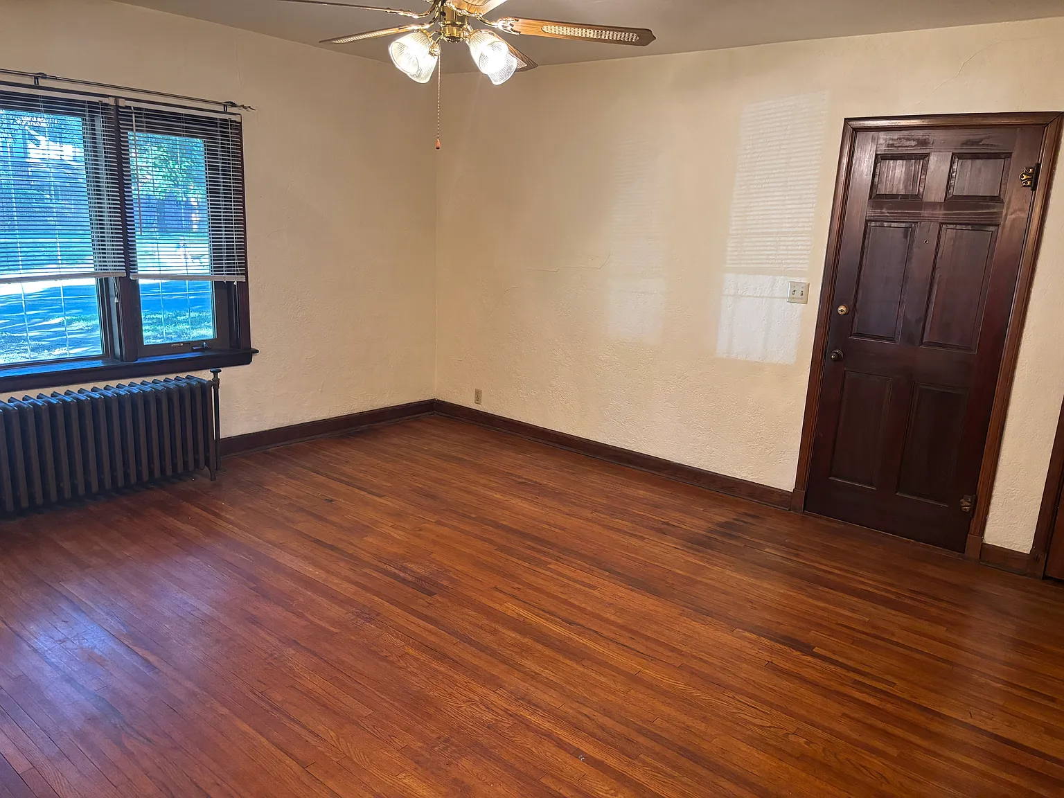 1 bed, 900 sqft, $1,050 — Photo 3