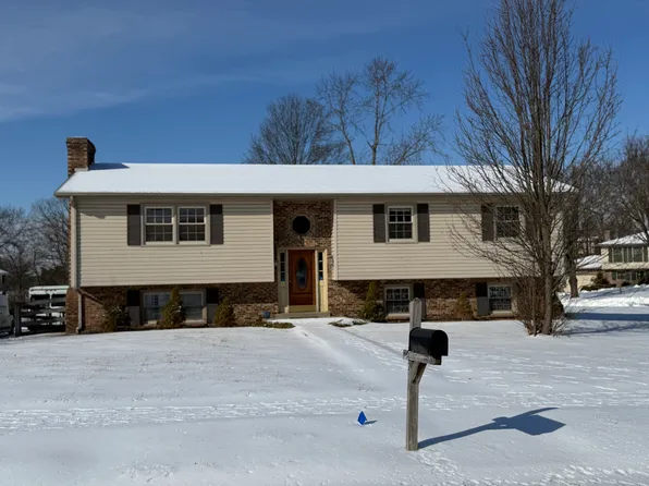 3225 Carriage Ln, Lexington, KY 40517