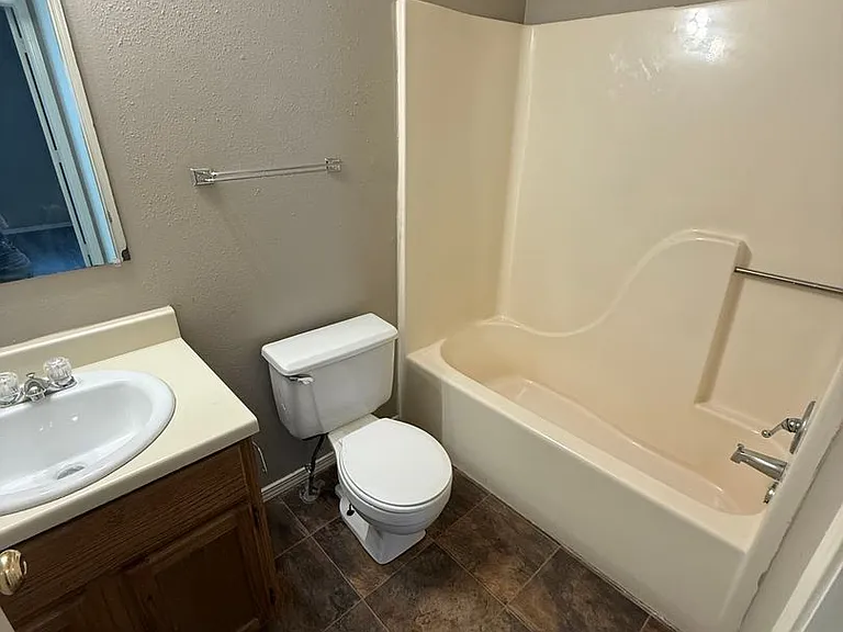 1502 Heather Ct — Photo 6