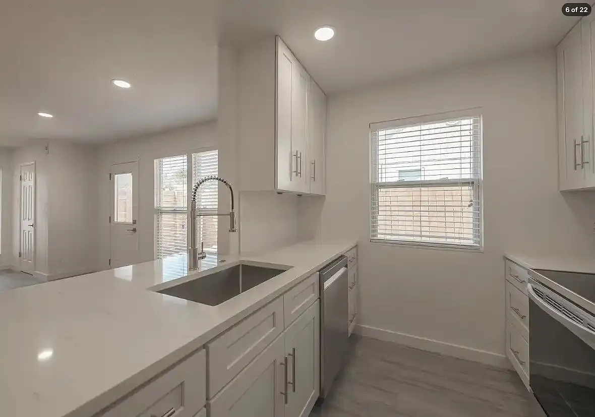 2 bed, 2.0 bath, 1018 sqft, $2,000 — Photo 3