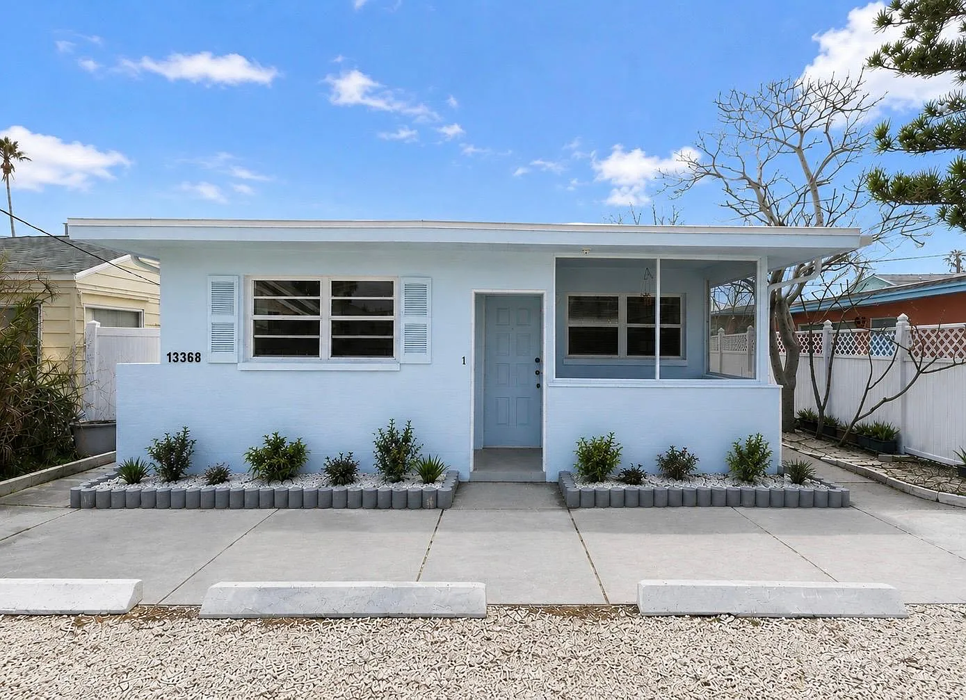 2 bed, 700 sqft, $2,250 — Photo 1