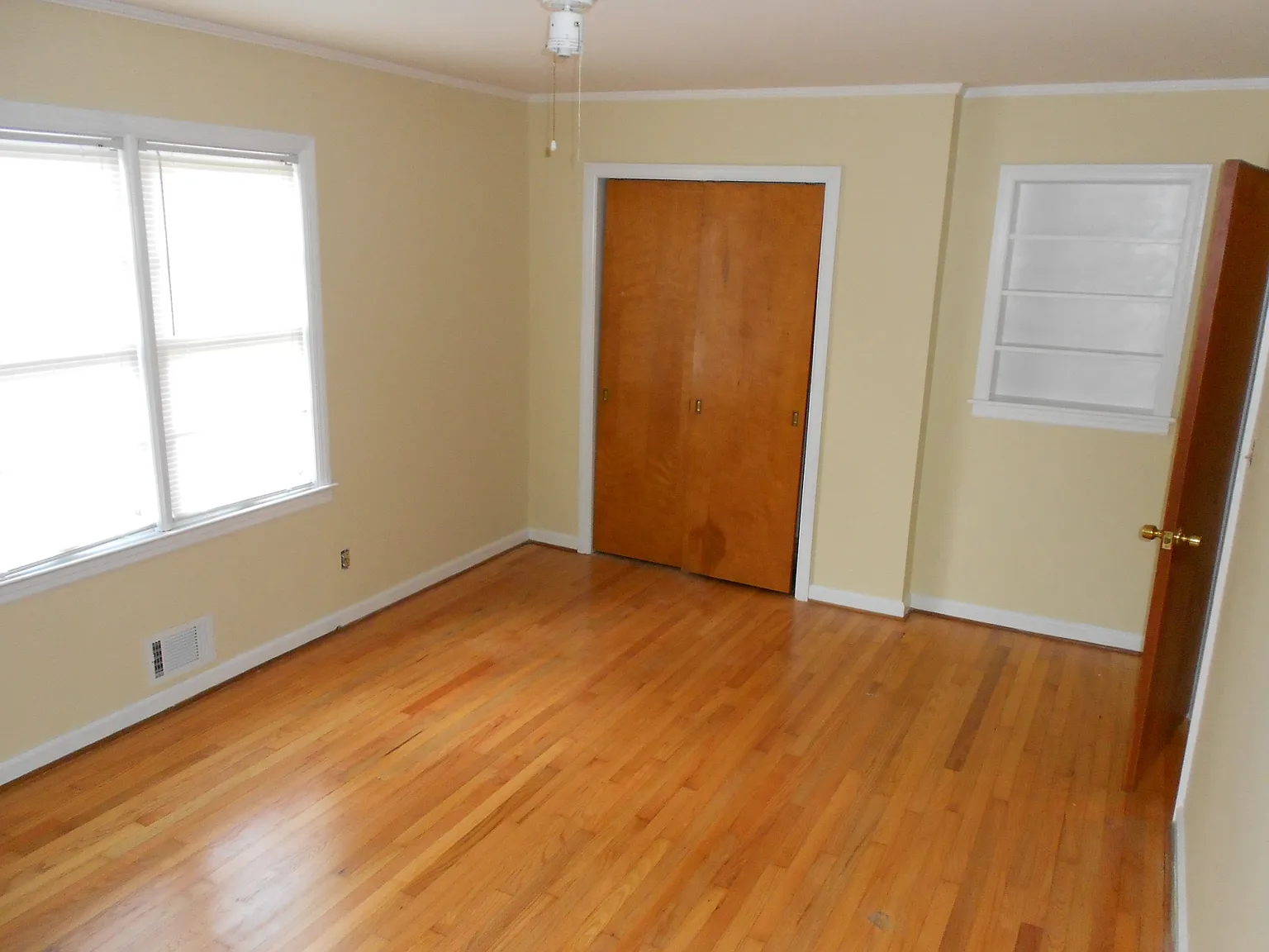 827 Edward Pl — Photo 4