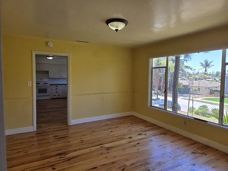 4971 Cresita Dr — Photo 5