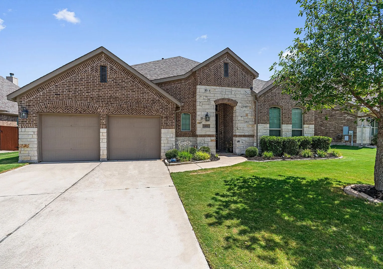 Incredible 4-Bedroom Home in Liberty Hill for Lease — Photo 2