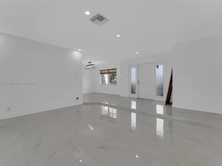 6924 NW 8th Ct — Photo 8