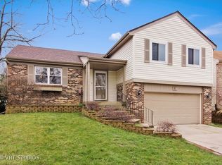 37 Manchester Ln, Vernon Hills, IL