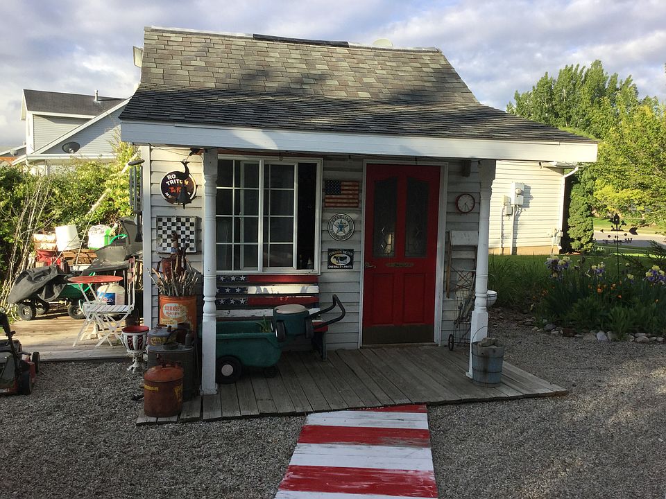 Great as workshop or storage