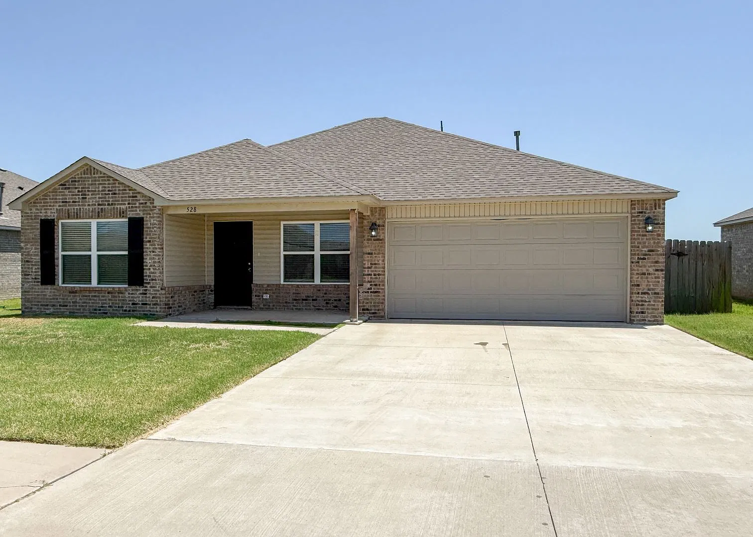 4 Bedrooms | 2 Bathrooms | 2 Car Garage | Newcastle Schools — Photo 2