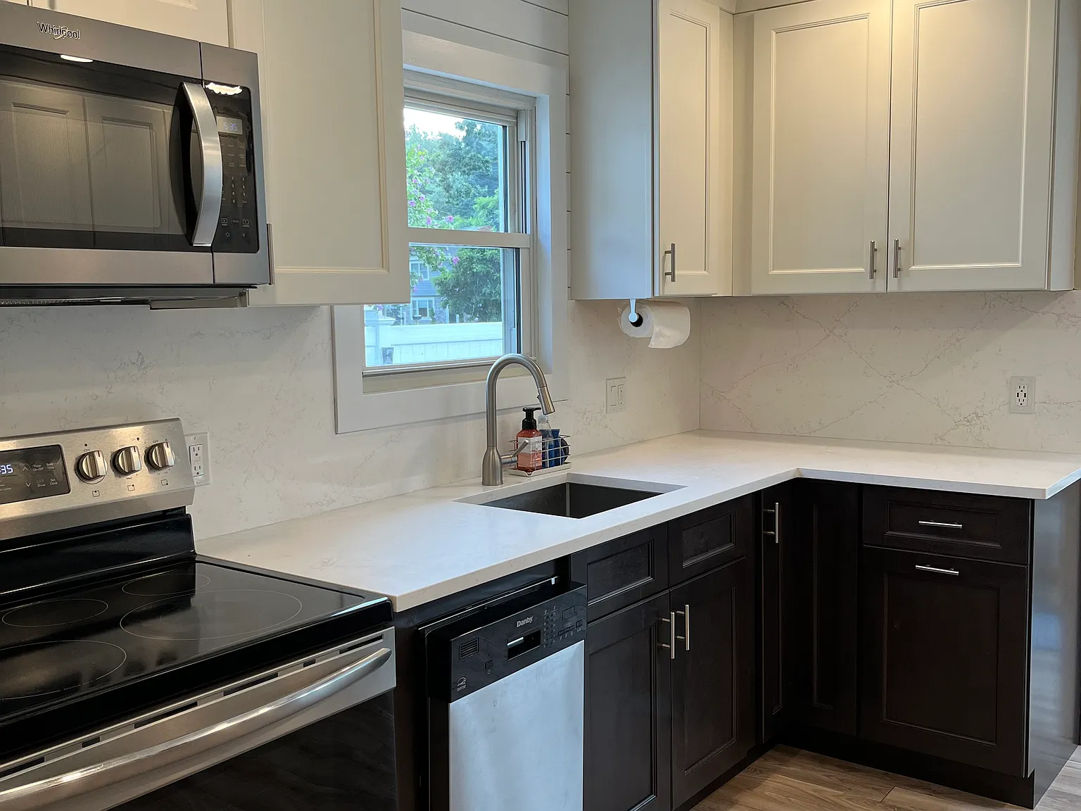 29 Center Beach Ave — Photo 2