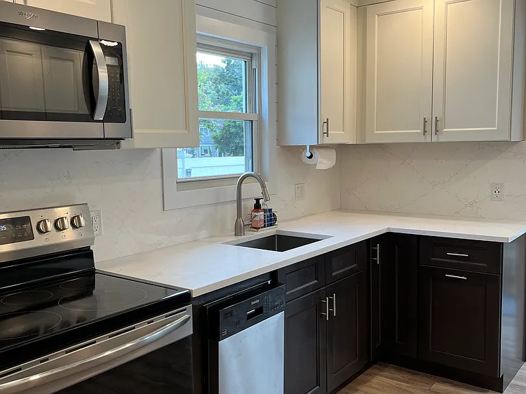 29 Center Beach Ave — Photo 2