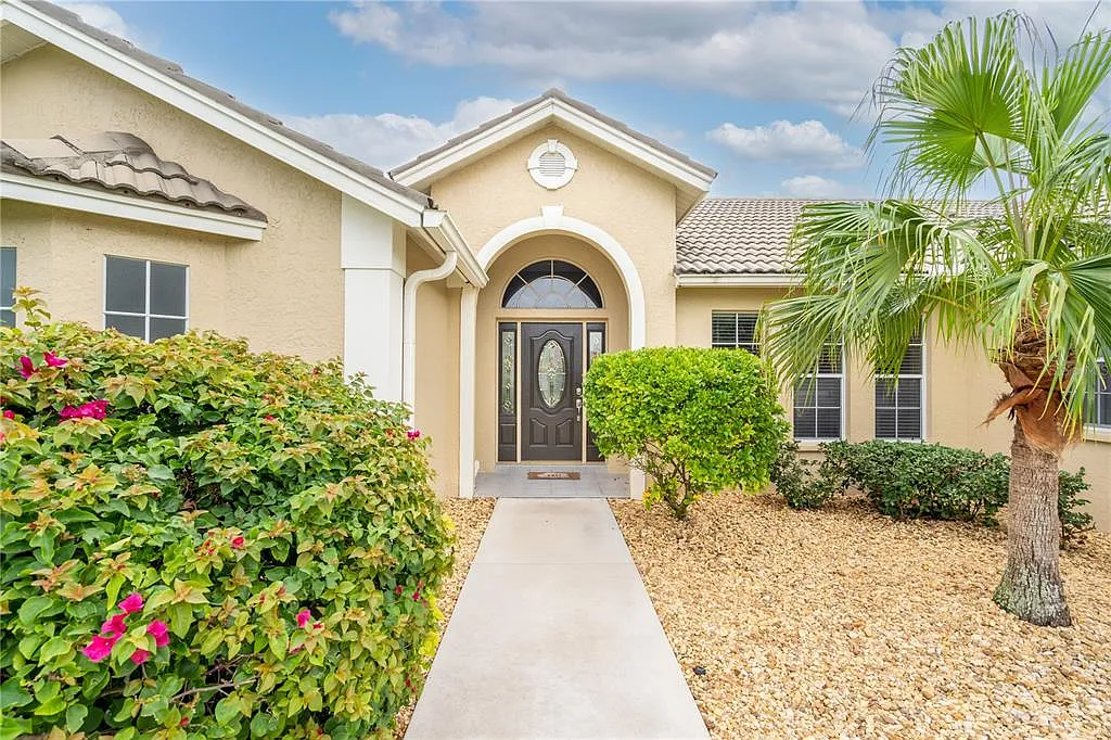 4 bed, 2.0 bath, 2437 sqft, $4,275 — Photo 2