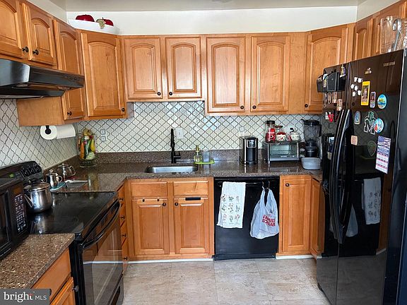 4th image of 1391 Ironwood St