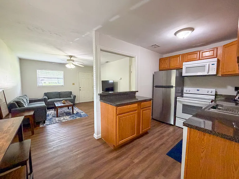1617 Airport Dr — Photo 5
