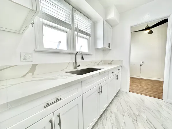 11510 Cumpston St #6, North Hollywood, CA 91601