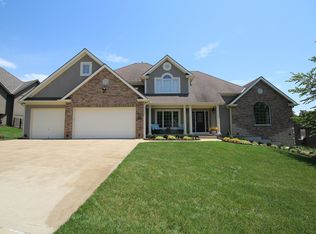 10409 River Hills Dr, Parkville, MO 64152