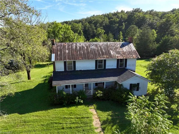 116 Elmo Ln, Pinnacle, NC 27043