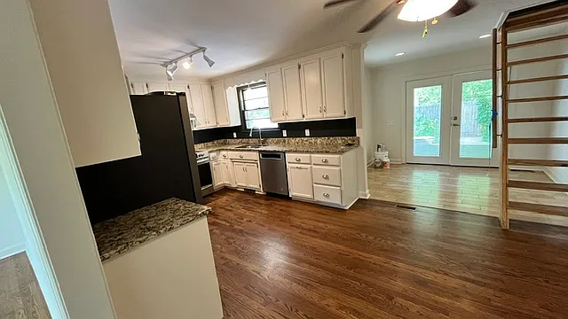 2608 Colbert Dr — Photo 4