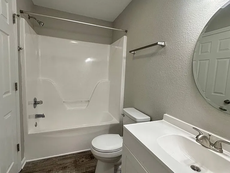 1415-1437 Dutch Valley Dr — Photo 17