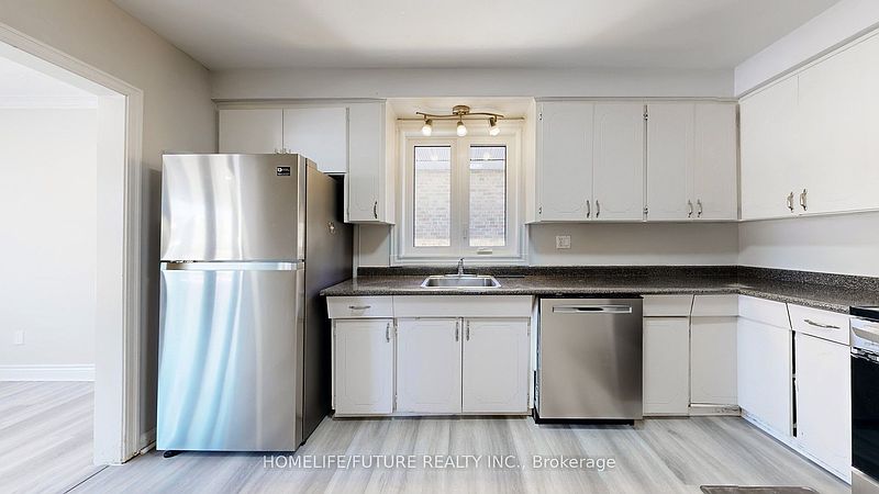 Toronto House for rent - 5 Bedrooms — photo 4