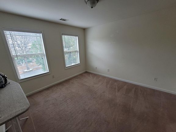4th image of 554 Granite Ct