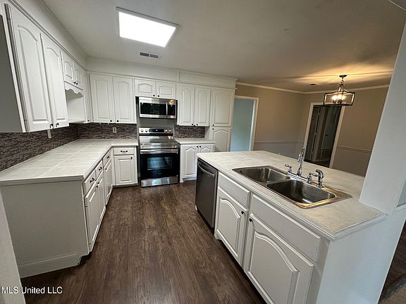 3rd image of 365 Gatewood Dr
