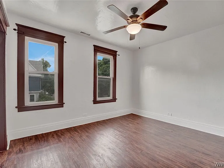 214 Ludington St — Photo 6