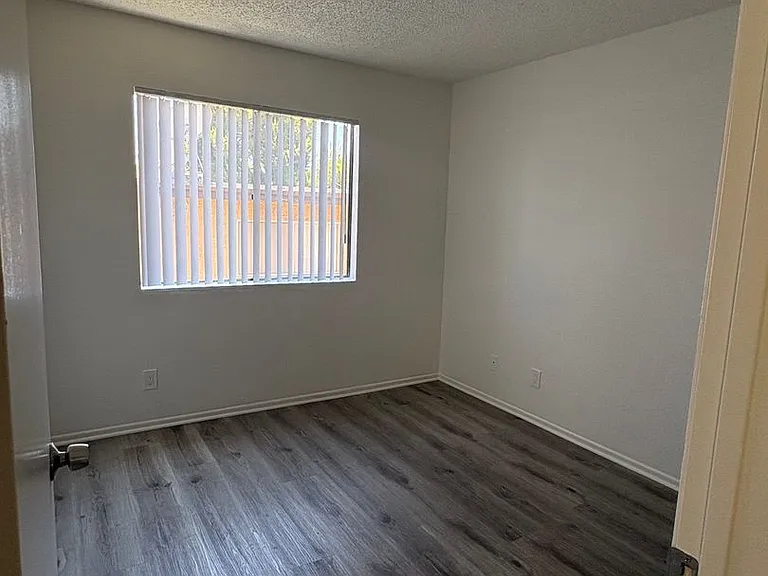 Woodman Apartments — Photo 5