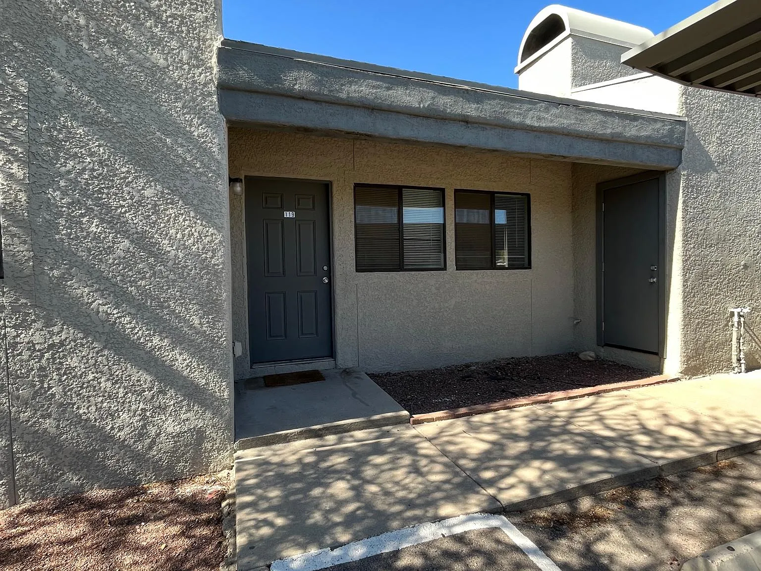 119 E King Rd — Photo 1