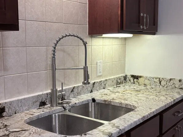 2061 Wascana Ave, Lakewood, OH 44107