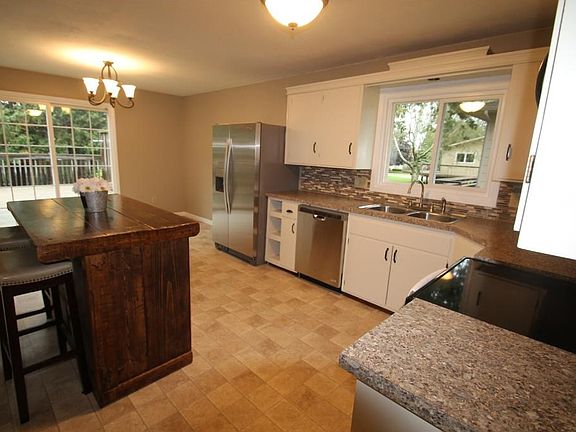 4th image of 638 15th St SE