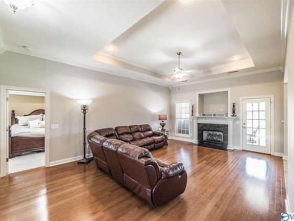 4th image of 203 Clingstone Cir