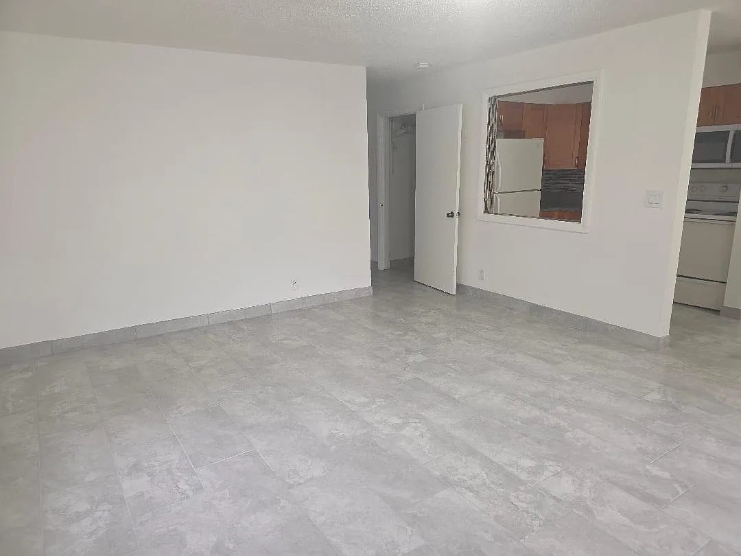 2 bed, 1.0 bath, 2424 sqft, $2,050 — Photo 3