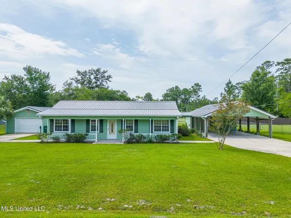 1025 Shipp St, Waveland, MS 39576