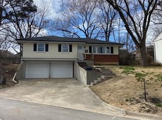 231 E 3rd St, Bonner Springs, KS 66012
