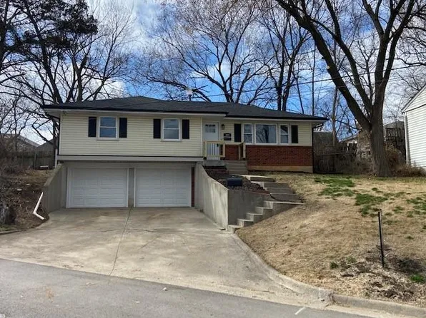 231 E 3rd St, Bonner Springs, KS 66012