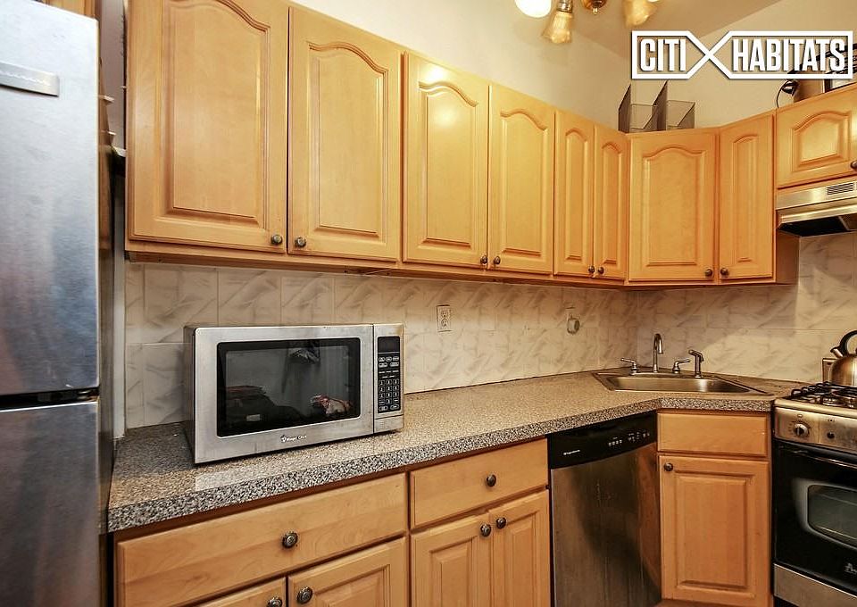2nd image of 103 W 74th St APT 4