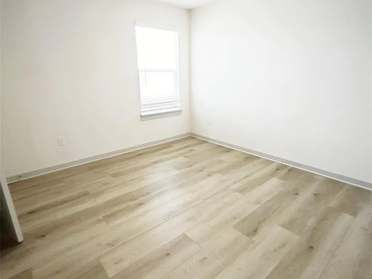 10705 Meris Ln — Photo 11