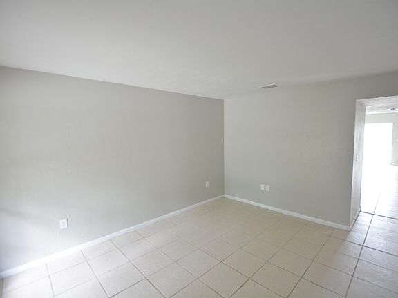3rd image of 711 Pineville Ln