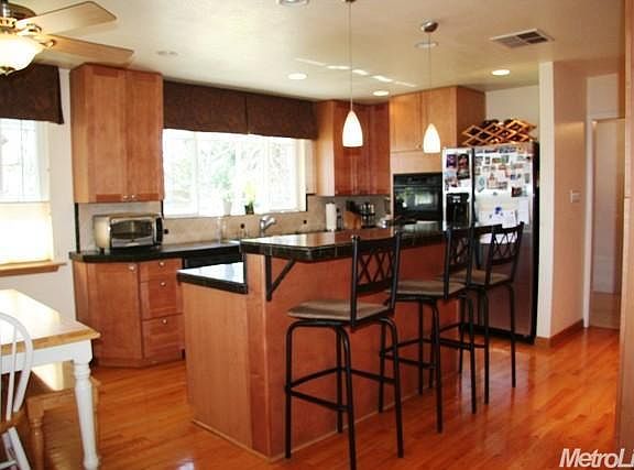 2nd image of 3217 W Sheridan Way