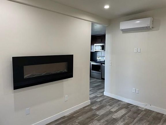 3rd image of 292 N Palm Canyon Dr Unit 1