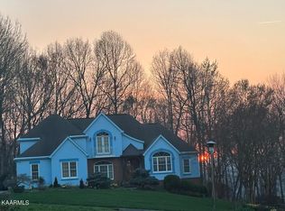 107 William Ln, Oak Ridge, TN 37830