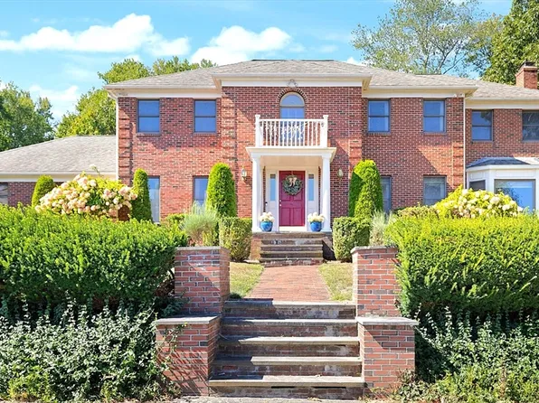 93 Brewster Dr, Norwood, MA 02062