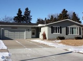 2431 9th St S, Fargo, ND 58103