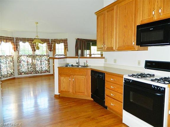 4th image of 89 Kingston Dr
