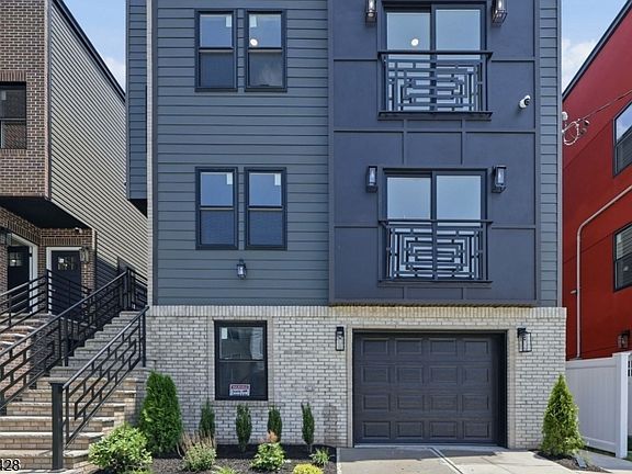 2nd image of 434 S 10Th St
