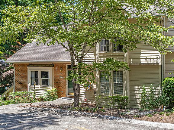 3rd image of 1136 Harrogate Dr