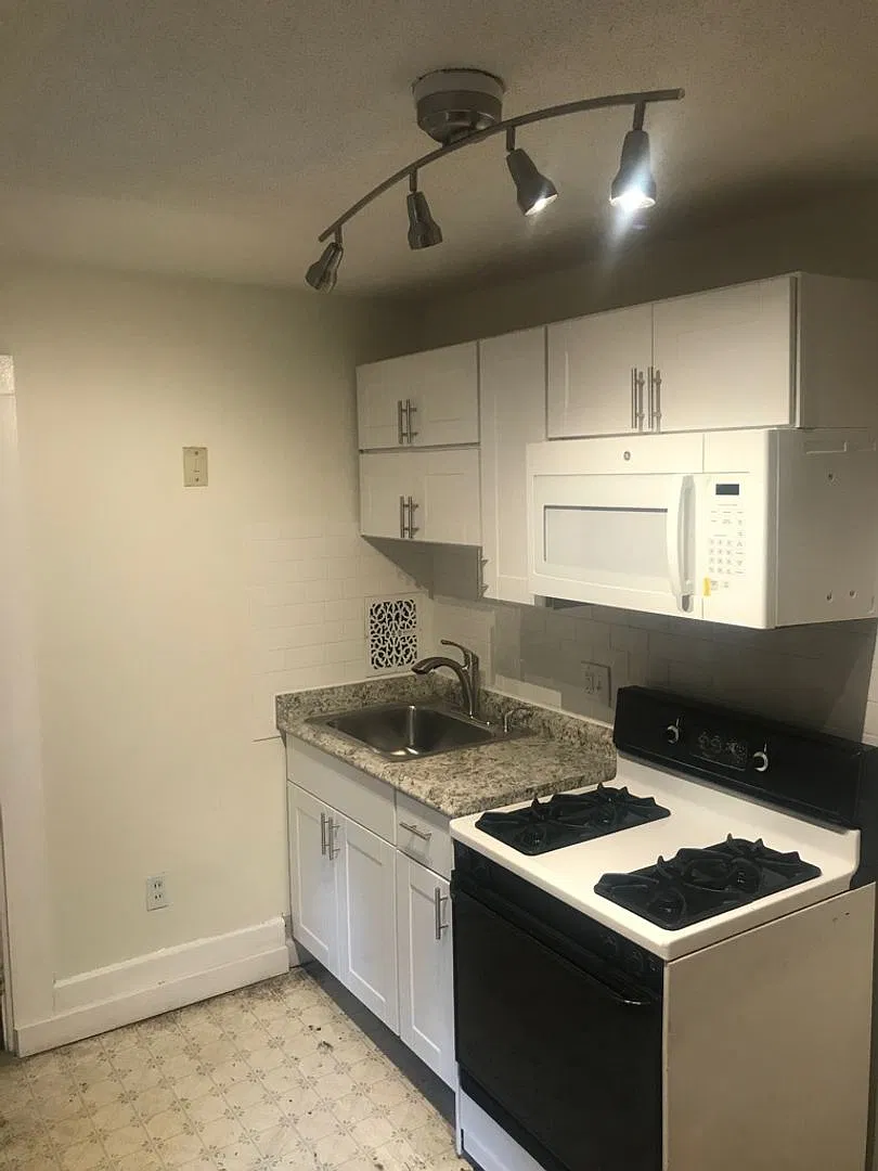 415 4th St SE — Photo 1